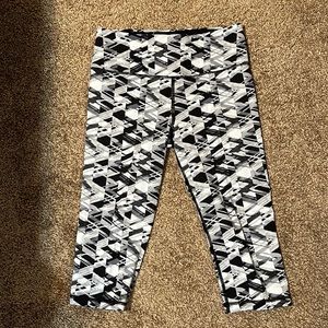 Victoria Secert Sport Capri leggings size medium